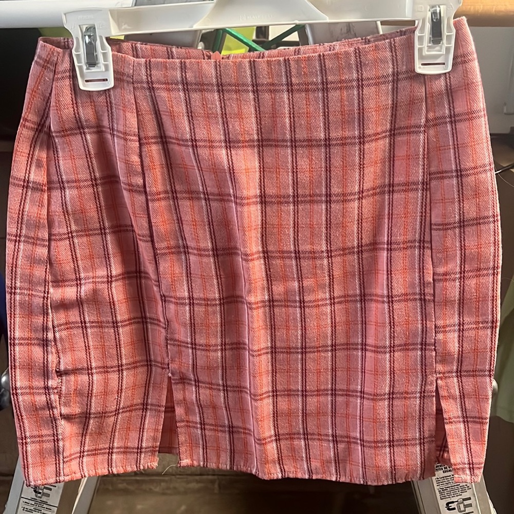SHEIN Small Pink Mini Skirt with 2 Slits - Picture 1 of 3